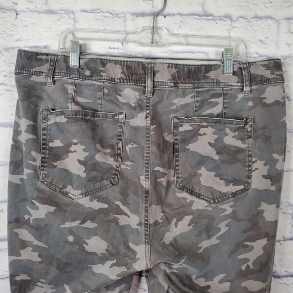 Lane Bryant SZ 20 Camo Pants - Picture 4 of 7